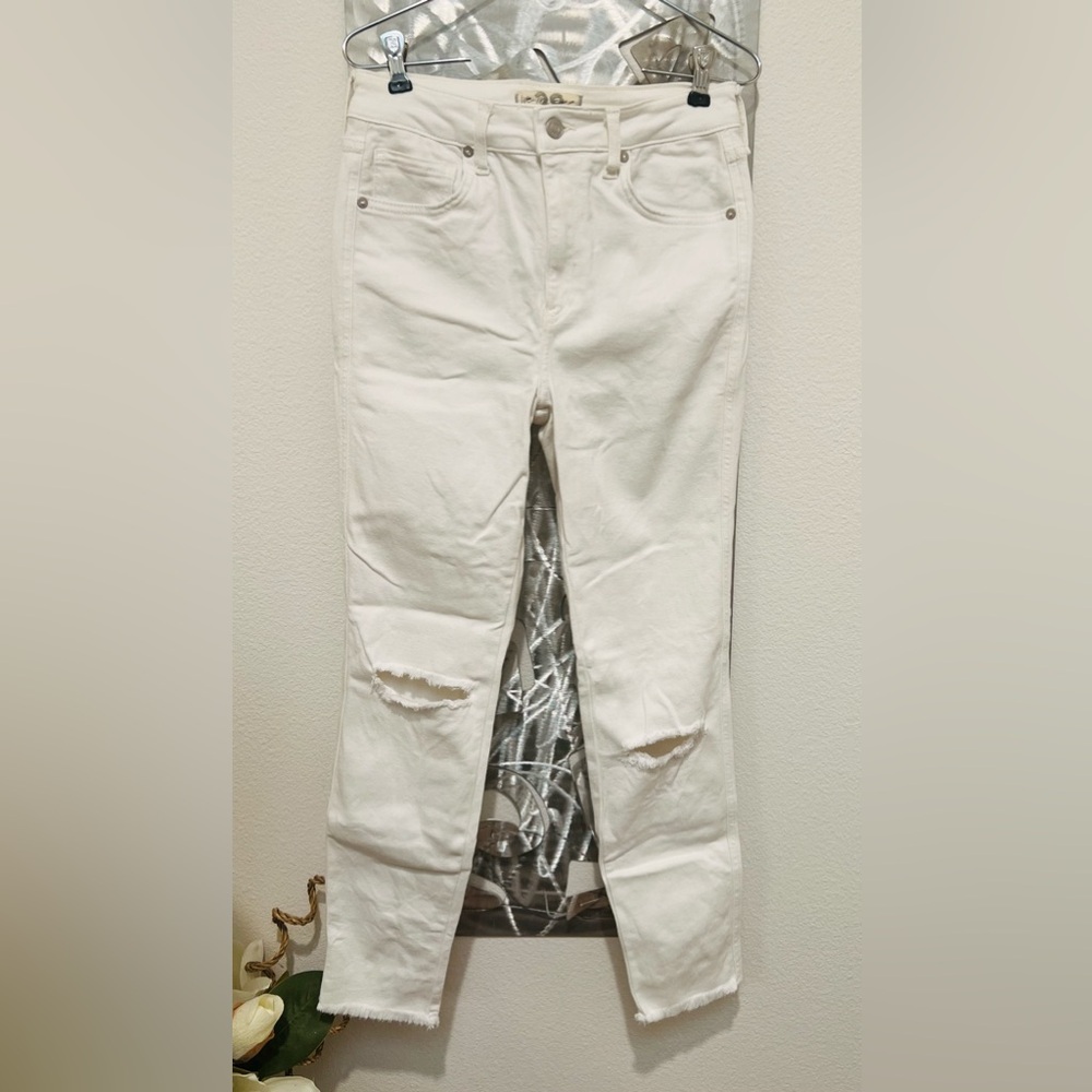 We The Free (Free People) Jeans- Distressed Denim- Size 28